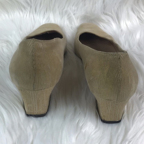 Salvatore Ferragamo Tan Heels - Picture 3 of 7